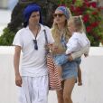 Exclusif - Kate Hudson, Matt Bellamy et leur fils Bingham Hawn Bellamy, passent leurs vacances en famille à Ibiza. Le 20 juin 2014.