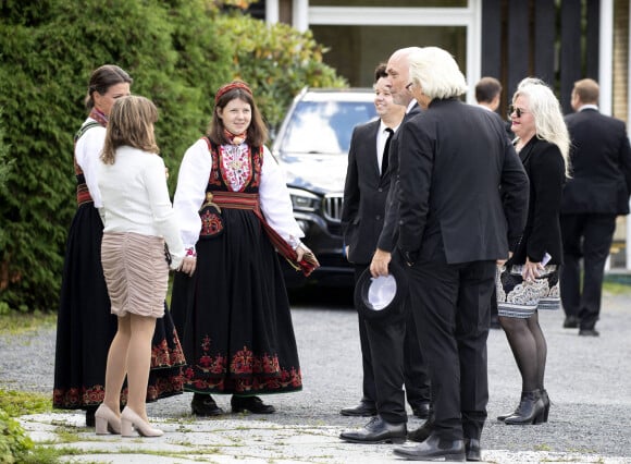 La princesse Martha Louise de Norvège de Norvège (béquilles) (béquilles) et ses filles Maud Angelica Behn et Emma Tallulah Behn - Exclusif - Confirmation de L. Isadora Behn de Norvège en l'église de The Jar à Baerum à côté de Oslo en Norvège, le 29 août 2020