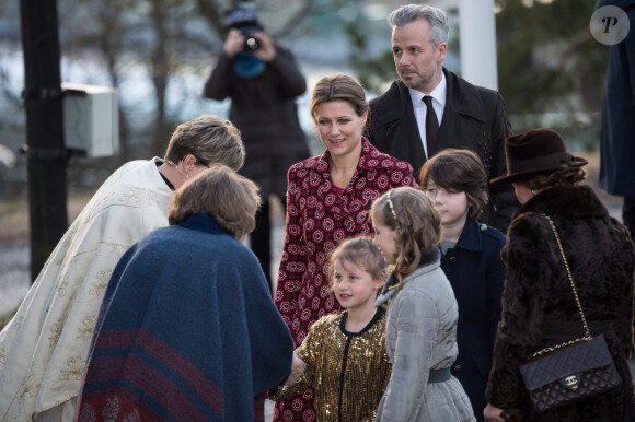La princesse Märtha Louise de Norvège avec son mari Ari Behn et leurs enfants Leah Isadora, Maud Angelica et Emma Tallulah assistent à la messe de Noël avec leurs enfants à Oslo, le 25 décembre 2015