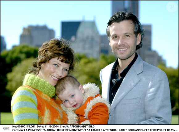 La princesse Martha Louise de Norvège, son mari Ari Behn et leur fille Maud Angelica à New York en 2004.