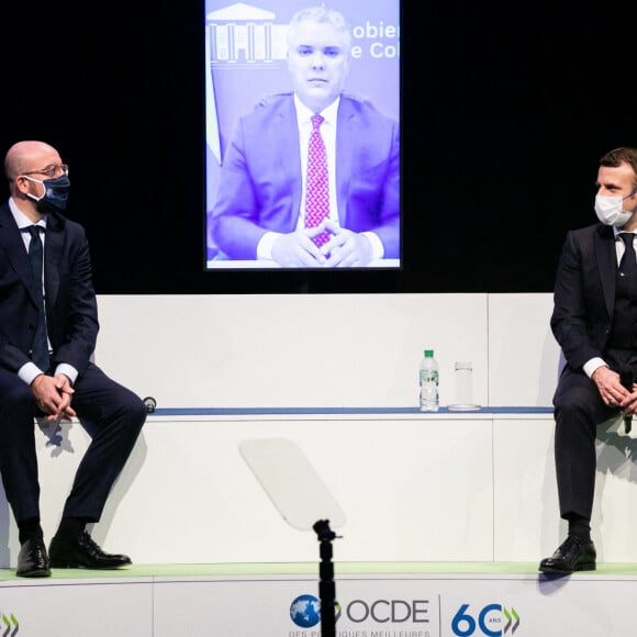 Charles Michel, Président du Conseil européen, Emmanuel Macron, Président de la République française lors du 60ème anniversaire de la signature de la convention relative à l'Organisation de coopération et de développement économique OCDE au siège à Paris le 14 décembre 2020. © Romain Gaillard / Pool / Bestimage