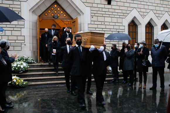 Isabelle Houllier à l'issue des obsèques de son mari Gérard Houllier, en l'église Notre Dame de Grâce de Passy. Paris, le 21 décembre 2020.