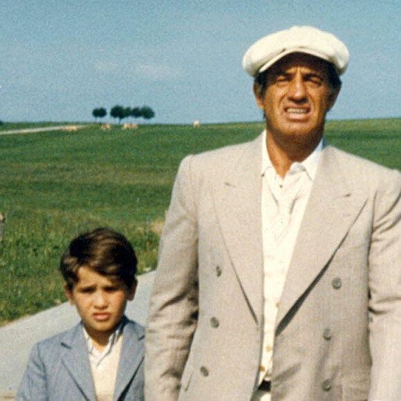Archives - Rachid Ferrache et Jean-Paul Belmondo sur le tournage du film "L'As des as". 1982