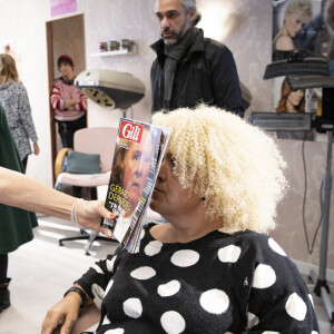 Exclusif - Muriel Robin (dans le rôle de Liliane) et Mimie Mathy (dans le rôle de Mme Plantin) - Sketch Le Salon de coiffure - Tournage du film "I love you coiffure" de M.Robin. Le 6 janvier 2020 © Cyril Moreau / Bestimage