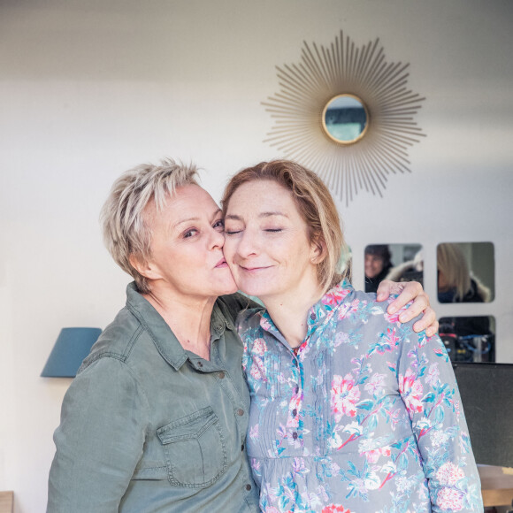 Exclusif  - Muriel Robin et Corinne Masiero - Sketch Le barbecue - Backstage du tournage du film "I love you coiffure" de M.Robin. Le 21 janvier 2020 © Cyril Moreau / Bestimage