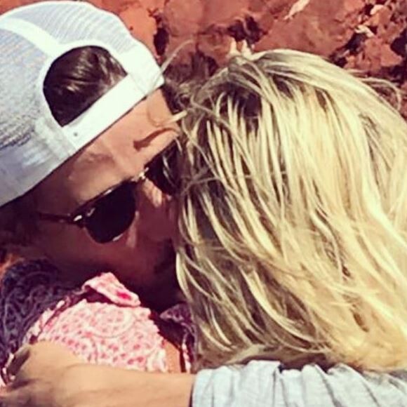 Flavie Flament en plein câlin avec son fils Antoine, janvier 2020
