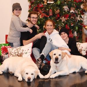 Céline Dion avec ses 3 fils, René-Charles er les jumeaux Nelson et Eddy, et ses chiens Charlie et Bear pour le réveillon de Noël le 24 décembre 2018.