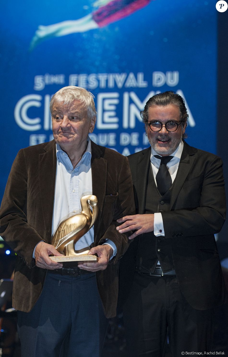 Exclusif - Jacques Perrin avec son prix et Christophe Barratier - 5ème édition du Festival du cinéma de La Baule, France, le 10 novembre 2018. © Rachid Bellak/Bestimage