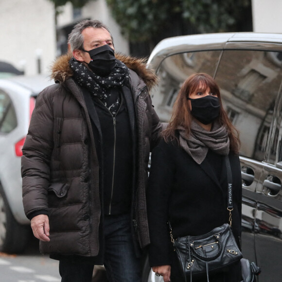 Jean-Luc Reichmann et sa femme Nathalie - Arrivées - Cérémonie religieuse en hommage au joueur Christophe Dominici en l'église Saint-Cécile à Boulogne-Billancourt le 2 décembre 2020