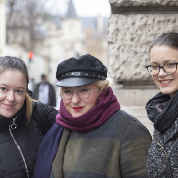 Marilou Berry transmet l'appel anti-fourrure de près de 60 000 soutiens de PETA, en remettant au ministère de l'agriculture une pétition forte de 56 821 signatures demandant la fin de la production de fourrure en France. Paris, le 29 novembre 2019 © Benjamin Gipouloux / Panoramic / Bestimage
