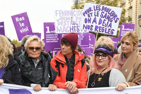 Muriel Robin et sa compagne Anne Le Nen, Marilou Berry, Julie Gayet - De nombreuses artistes et personnalités marchent contre les violences sexistes et sexuelles.