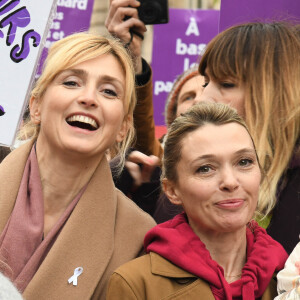 Marilou Berry, Julie Gayet, Anne Marivin - De nombreuses artistes et personnalités marchent contre les violences sexistes et sexuelles (marche organisée par le collectif NousToutes) de place de l'Opéra jusqu'à la place de la Nation à Paris le 23 Novembre 2019 © Coadic Guirec / Bestimage