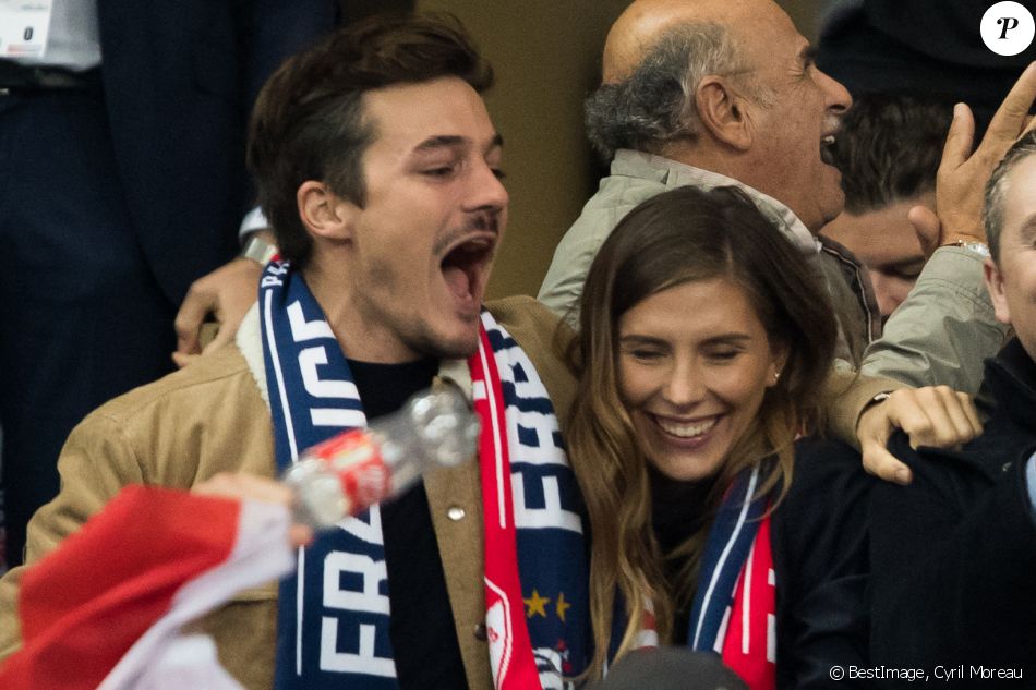 Camille Cerf (Miss France 2015) et son compagnon Cyrille dans les tribunes lors du match de qualification pour l'Euro2020 "France - Turquie (1-1)" au Stade de France. Saint-Denis, le 14 octobre 2019. © Cyril Moreau/Bestimage