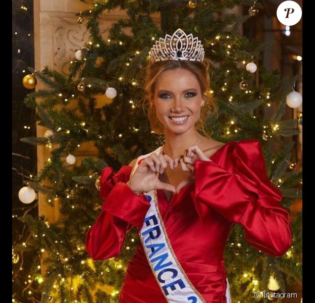 Amandine Petit (Miss France 2021) fête Noël