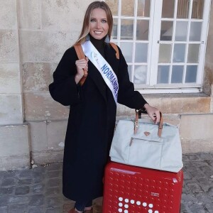 Amandine Petit (Miss France 2021) pose sur Instagram
