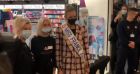 Michel Cymes réagit à la sortie publique d'Amandine Petit (Miss France 2021) dans un centre commercial - C à vous