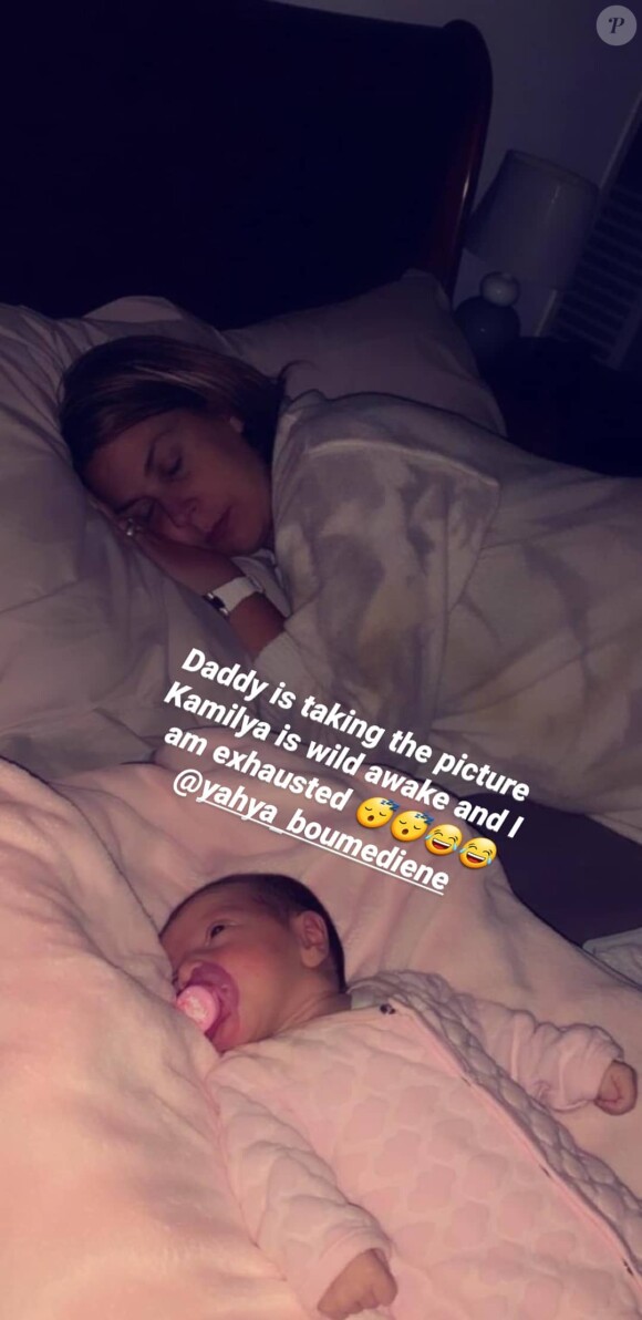 Marion Bartoli, épuisée, pose avec son bébé sous l'objectif de son mari. Instagram. Décembre 2020.