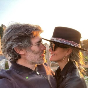 Laeticia Hallyday et Jalil Lespert lors de leur week-end en amoureux à Rome, octobre 2020.