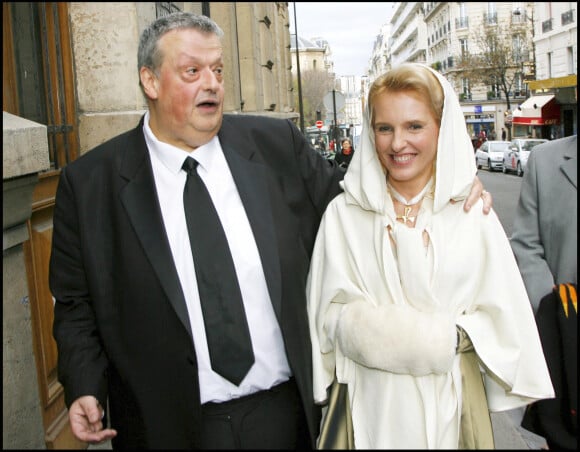 Mariage de Guy Carlier et Joséphine Dard à la mairie du 18e arrondissement de Paris.