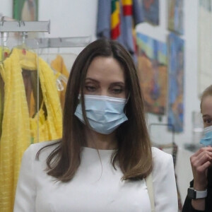 Angelina Jolie est allée faire du shopping chez Ethiopian Design avec ses filles Zahara et Shiloh à Los Angeles. Le 8 janvier 2021.