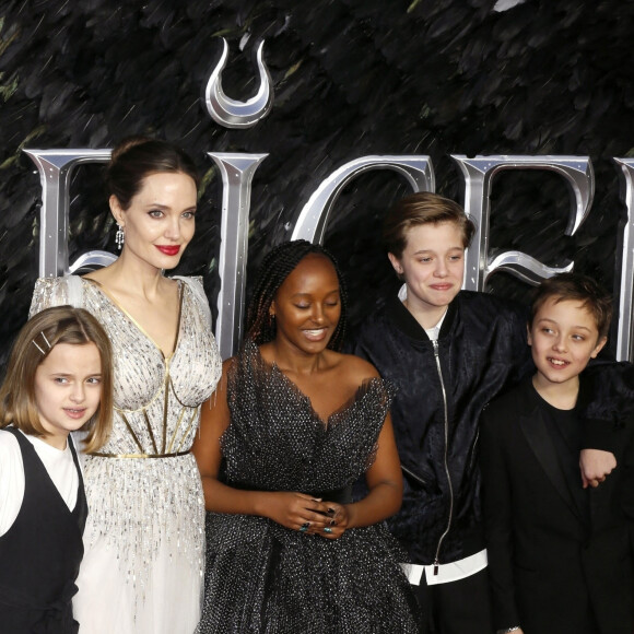 Angelina Jolie avec Vivienne, Zahara, Shiloh et Knox à l'avant-première du film "Maléfique".