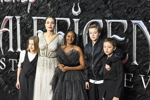 Vivienne Jolie-Pitt, Angelina Jolie, Zahara Jolie-Pitt, Shiloh Jolie-Pitt et Knox Leon Jolie-Pitt - Les célébrités assistent à la première de "Maléfique : Le Pouvoir du Mal" à Londres, le 9 octobre 2019.
