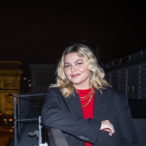 La chanteuse Louane lors de la cérémonie d'illumination des Champs Elysées à Paris le 22 novembre 2020. © JB Autissier / Panoramic / Bestimage 