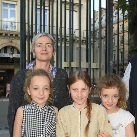Alexia Stresi et François Berléand avec leurs filles Adèle et Lucie et une amie - Soirée d'inauguration de la 35ème fête foraine des Tuileries au Jardin des Tuileries à Paris, le 22 juin 2018. © Coadic Guirec/Baldini/Bestimage