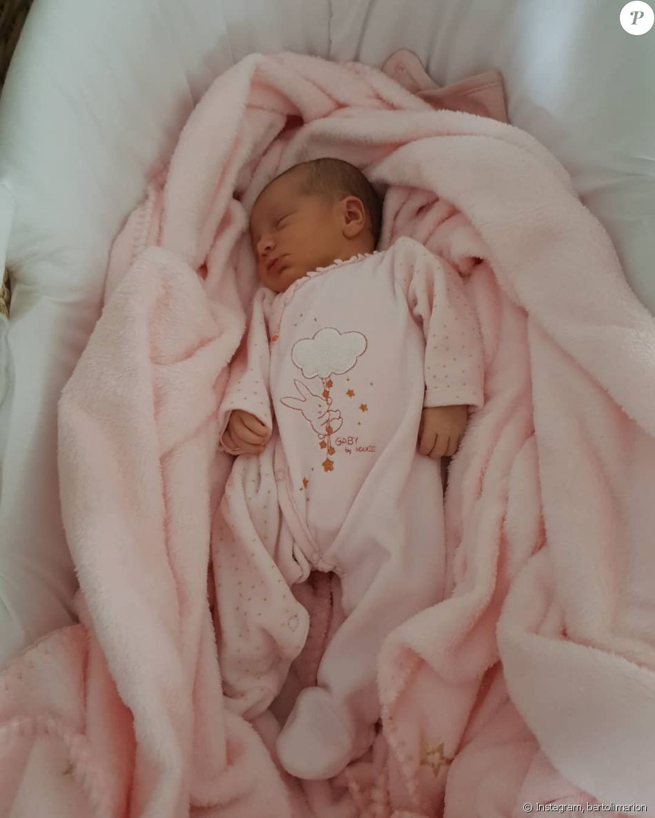 Marion Bartoli, maman pour la première fois, a partagé de nouvelles photos de son bébé sur Instagram pour Noël.