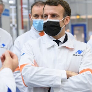 Le président français Emmanuel Macron visite le site d'ArianeGroup avec le ministre français de l'Économie Bruno Le Maire et le ministre français des Outre-mer Sébastien Lecornu. Vernon, le 12 janvier 2021. Jacques Witt / Pool / Bestimage