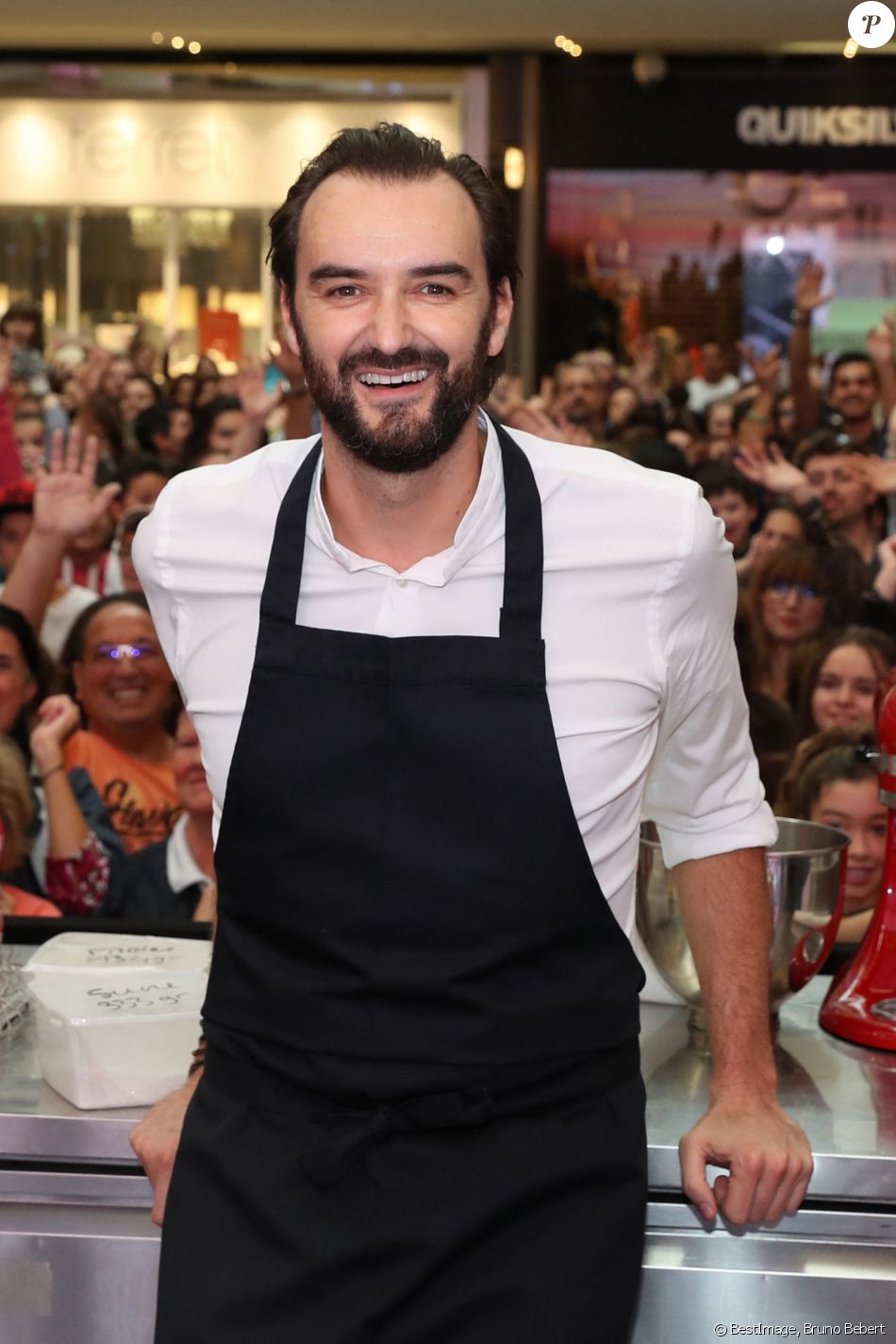 Cyril Lignac est l'invité "Star" de ShowColat le 2 novembre 2018. © Bruno Bebert/Bestimage