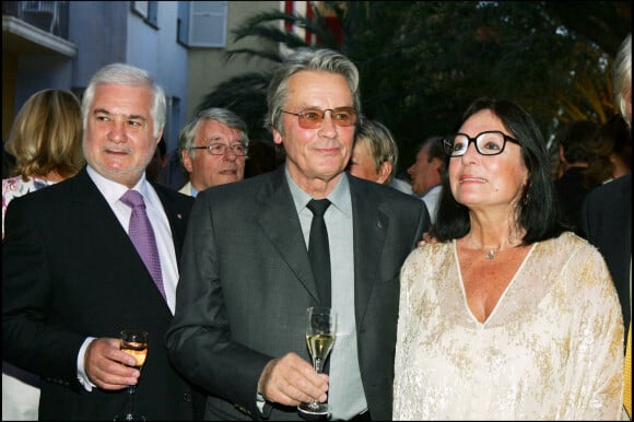 Jean-Claude Brialy, Nana Mouskouri et Alain Delon - Soirée de gala au profit de la lutte contre la maladie d'Alzheimer au Byblos.