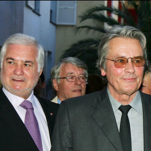 Jean-Claude Brialy, Nana Mouskouri et Alain Delon - Soirée de gala au profit de la lutte contre la maladie d'Alzheimer au Byblos.