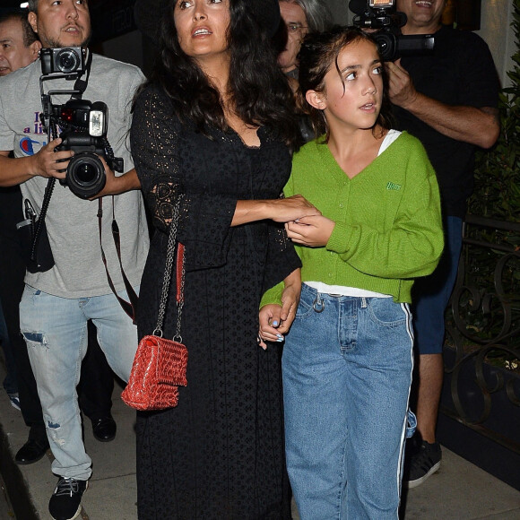 Salma Hayek est allée diner avec sa fille Valentina Pinault et son mari François-Henri Pinault au restaurant Madeo à Beverly Hills, le 14 août 2018
