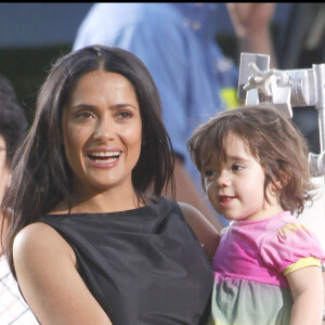 Salma Hayek et sa fille Valentina sur le tournage du film "Grown Up", dans le Massachusetts, en 2009.