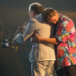 Exclusif  Rayane Bensetti et son oncle Djafaar (frère de son père décédé récemment) - Surprises - Enregistrement de l'émission "La Chanson secrète 7 " à la Scène musicale à Paris, qui sera diffusée le 15 janvier 2021 sur TF1. Après le succès des précédentes éditions, " LA CHANSON SECRETE ", présentée par N.ALIAGAS et produite par DMLS TV, revient sur TF1. 8 artistes ne savent rien de ce qui va se passer pour eux ! Ils ont accepté de jouer le jeu, de se laisser totalement surprendre, émouvoir, parfois même déstabiliser car ils vont découvrir en même temps que les téléspectateurs une surprise : une chanson qui leur est chère revisitée et réinterprétée par un artiste. Des mises en scène spectaculaires au service de l'émotion... Et des émotions fortes pour l'artiste assis dans le fauteuil grâce à la venue sur le plateau de proches et d'invités inattendus. Les téléspectateurs seront aux premières loges pour vivre ces moments d'intimité musicale rare. © Gaffiot-Moreau / Bestimage 