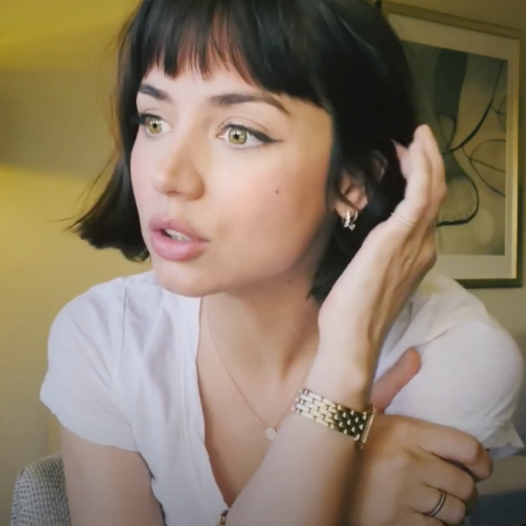 Ana de Armas apparaît dans le premier épisode de la saison 2 de la série "Ser mamá es De Madre".