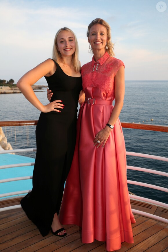 Exclusif - Alexandra Lamy et sa fille Chloé Jouannet - 6e gala annuel de l'unité d'Antibes Juan les Pins, Vallauris, Golfe Juan, de la Croix Rouge française dans le cadre du prestigieux hôtel Eden Roc au Cap d'Antibes, le 2 juin 2018. © Franck Fernandes / Nice Matin / Bestimage