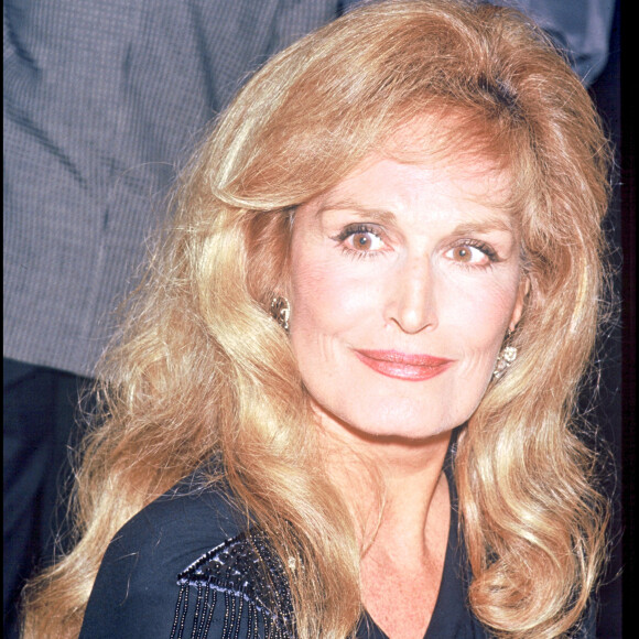 Archives - Dalida lors d'un dîner