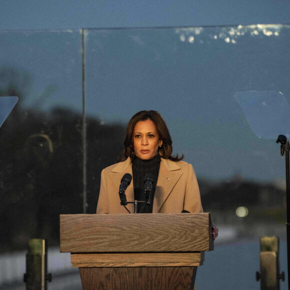 Le président élu Joe Biden, la vice-présidente élue Kamala Harris et leurs époux respectifs Jill Biden et Douglas Emhoff au Lincoln Memorial. Washington, le 19 janvier 2021.