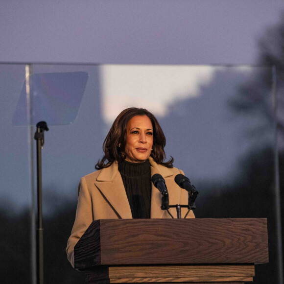 Le président élu Joe Biden, la vice-présidente élue Kamala Harris et leurs époux respectifs Jill Biden et Douglas Emhoff au Lincoln Memorial. Washington, le 19 janvier 2021.