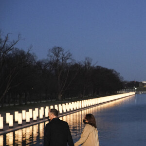 Le président élu Joe Biden, la vice-présidente élue Kamala Harris et leurs époux respectifs Jill Biden et Douglas Emhoff au Lincoln Memorial. Washington, le 19 janvier 2021.