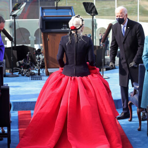 Lady Gaga chante "The Star-Spangled Banner" lors de la cérémonie d'investiture de Joe Biden,46e président des États-Unis le 20 janvier 2021 au Capitole de Washington DC @REUTERS/Jonathan Ernst/Pool