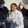 Jennifer Lopez chante lors de l'investiture de Joe Biden à Washington, le 20 janvier 2021.
