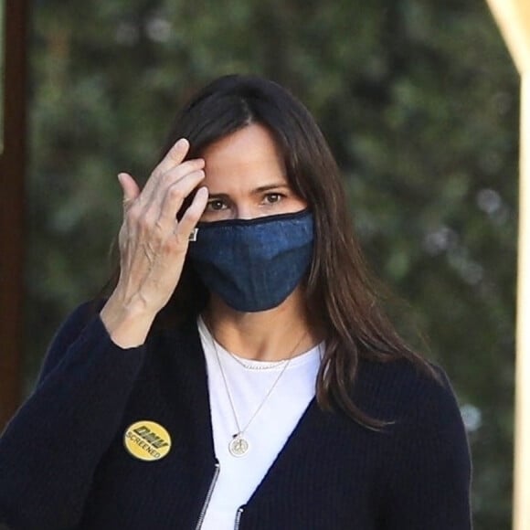 Jennifer Garner visite le chantier de sa nouvelle maison dans le quartier de Brentwood.