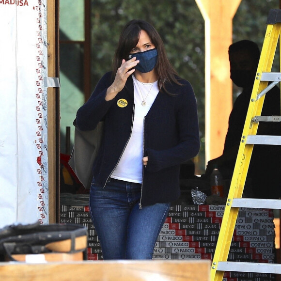 Jennifer Garner visite le chantier de sa nouvelle maison dans le quartier de Brentwood. Le 21 janvier 2021.