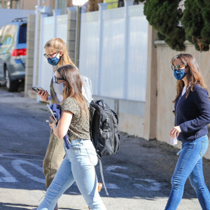 Jennifer Garner et sa fille Violet (15 ans, en salopette kaki) à Los Angeles le 21 janvier 2021.