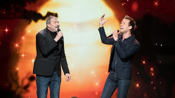 Cyril Féraud chante avec Daniel Lévi "L'envie d'aimer" dans "La Boîte à secrets" sur France 3.