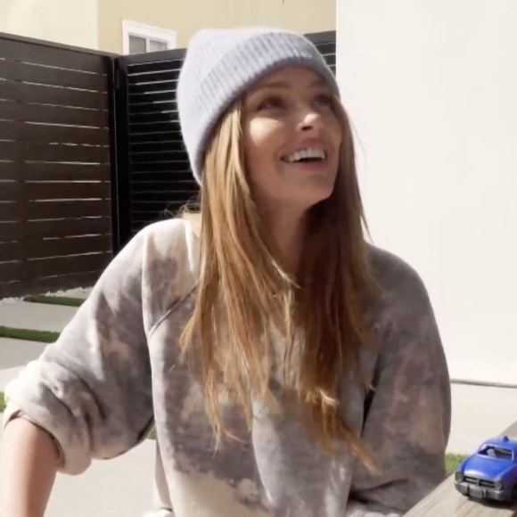Caroline Receveur avec son mari Hugo Philip et leur fils Marlon dans "66 minutes" - M6, 24 janvier 2021