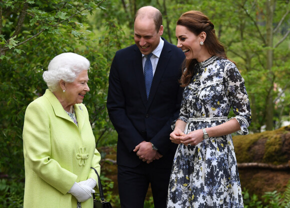 La reine Elisabeth II d'Angleterre, le prince William, duc de Cambridge, et Catherine (Kate) Middleton, duchesse de Cambridge, en visite au "Chelsea Flower Show 2019" à Londres.